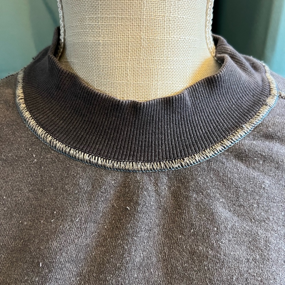 Free People sweatshirt, M, cropped with button detail - Picture 5 of 7